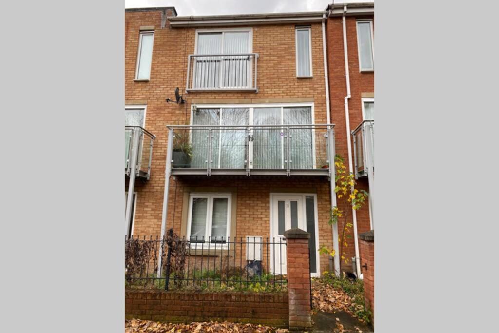 Large 5-Bed City Centre Townhouse With Secure Parking Manchester Ngoại thất bức ảnh